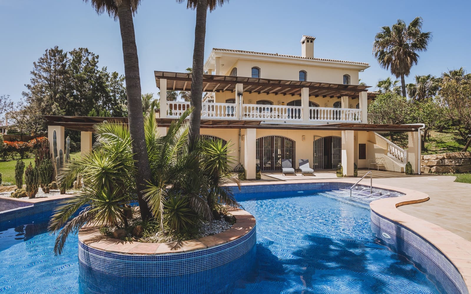 7 soveværelse Villa til salg i Estepona med swimmingpool - € 2.900.000 (Ref: 9508534)