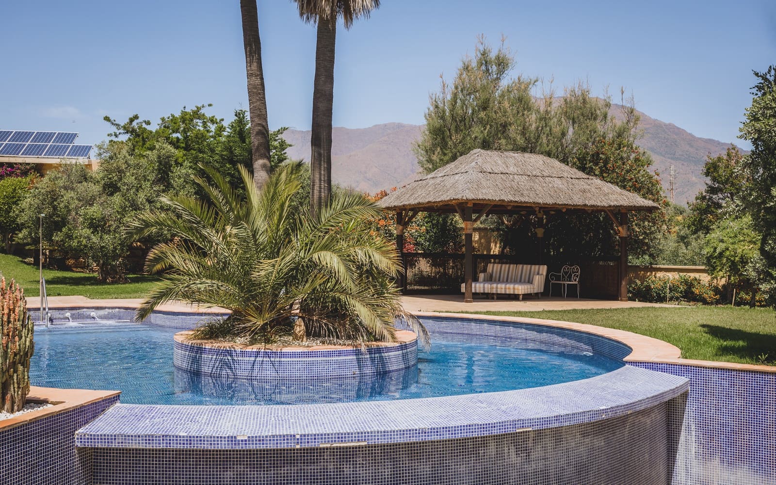 7 soveværelse Villa til salg i Estepona med swimmingpool - € 2.900.000 (Ref: 9508534)