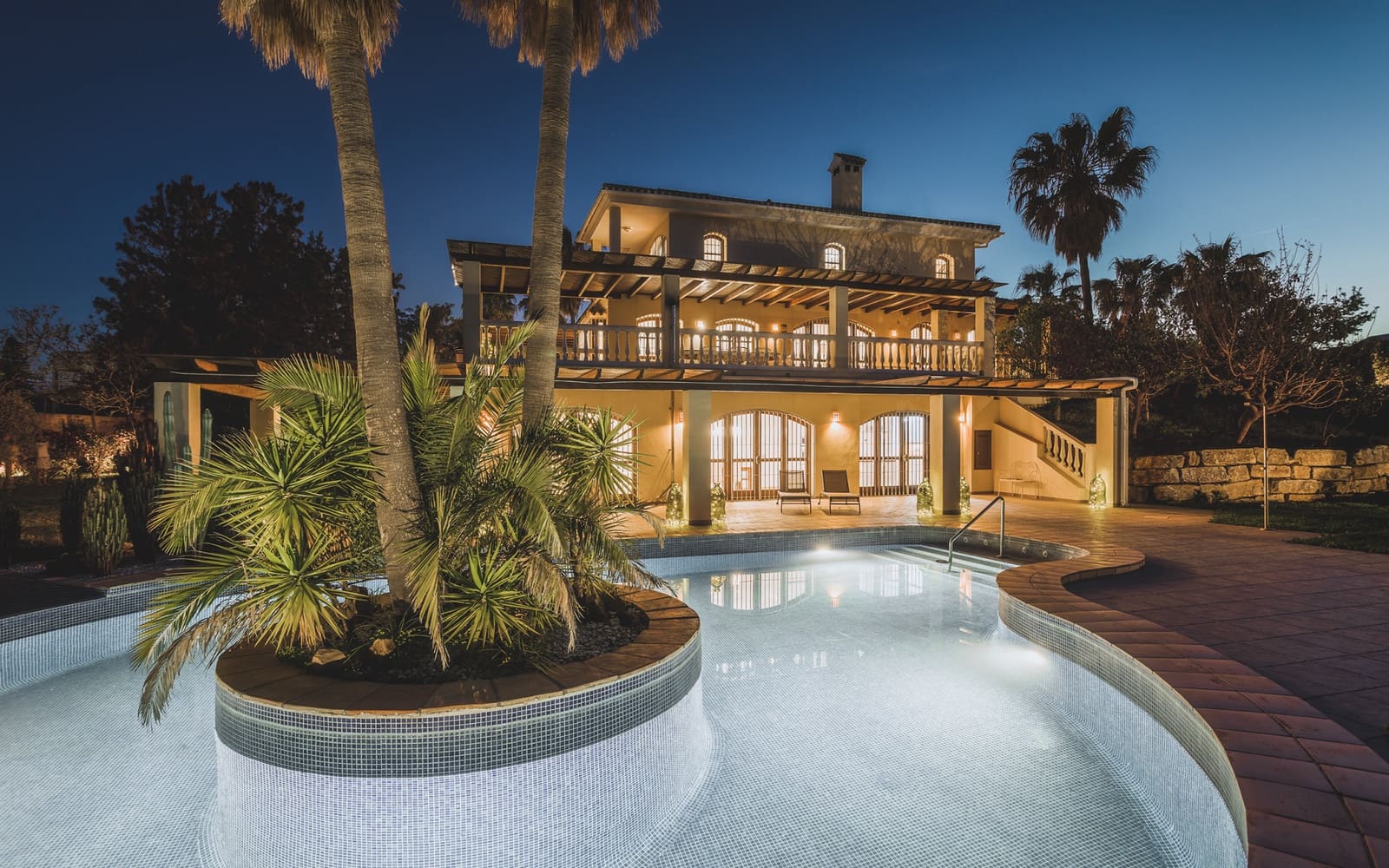 7 soveværelse Villa til salg i Estepona med swimmingpool - € 2.900.000 (Ref: 9508534)