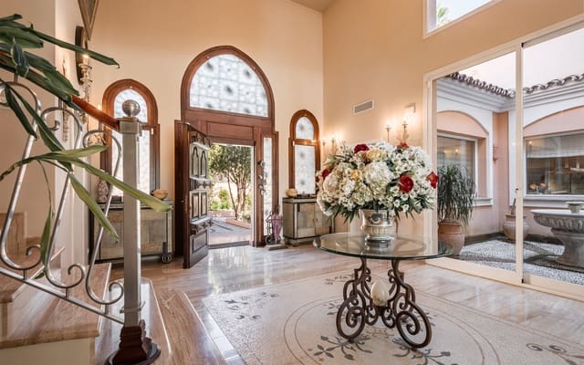 8 sovrum Villa till salu i Estepona med pool - 6 800 000 € (Ref: 9512096)