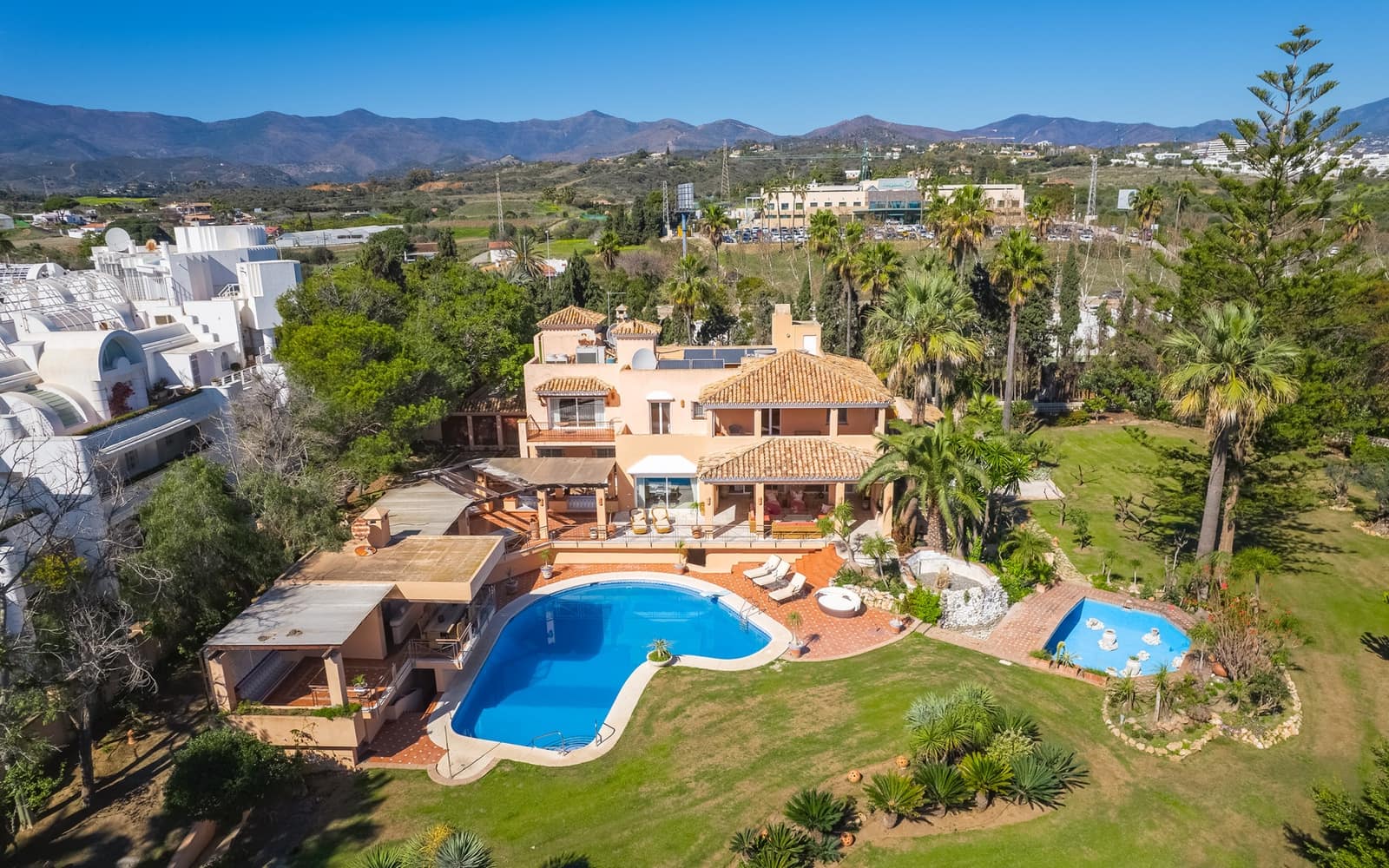 8 sovrum Villa till salu i Estepona med pool - 6 800 000 € (Ref: 9512096)