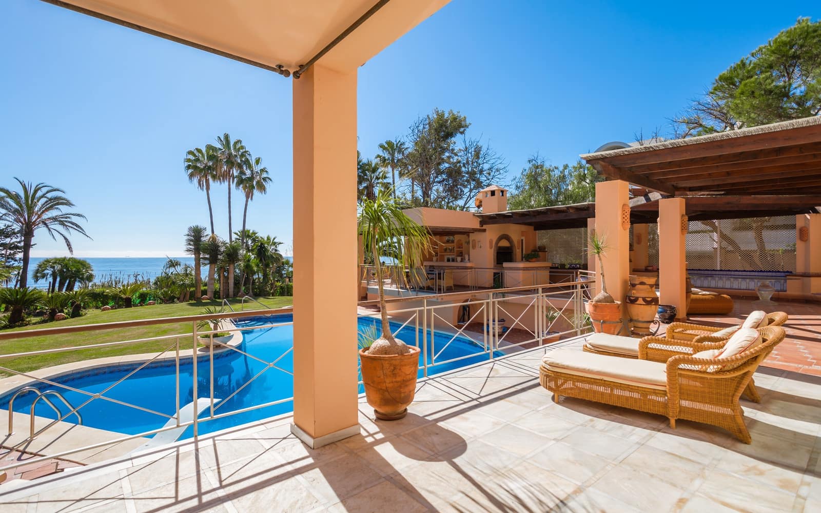 8 bedroom Villa for sale in Estepona with pool - € 6,500,000 (Ref: 9512096)