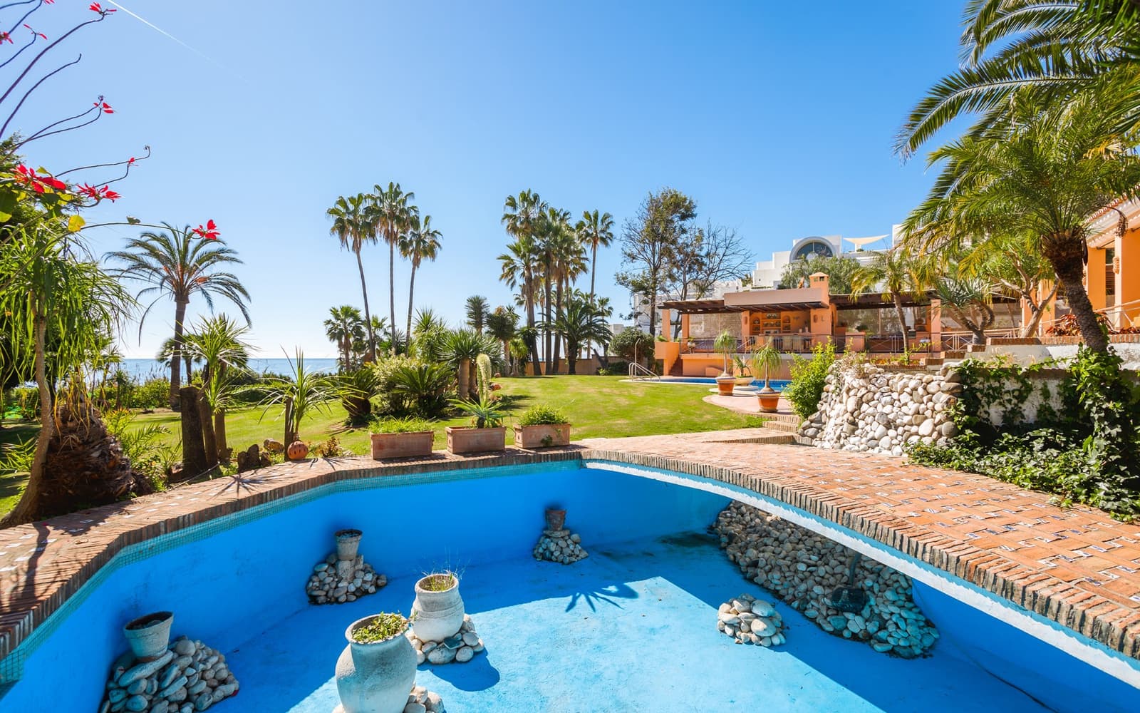 8 bedroom Villa for sale in Estepona with pool - € 6,500,000 (Ref: 9512096)