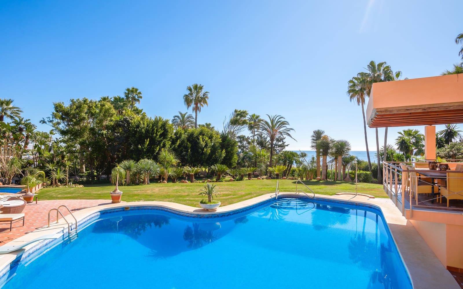 8 bedroom Villa for sale in Estepona with pool - € 6,500,000 (Ref: 9512096)