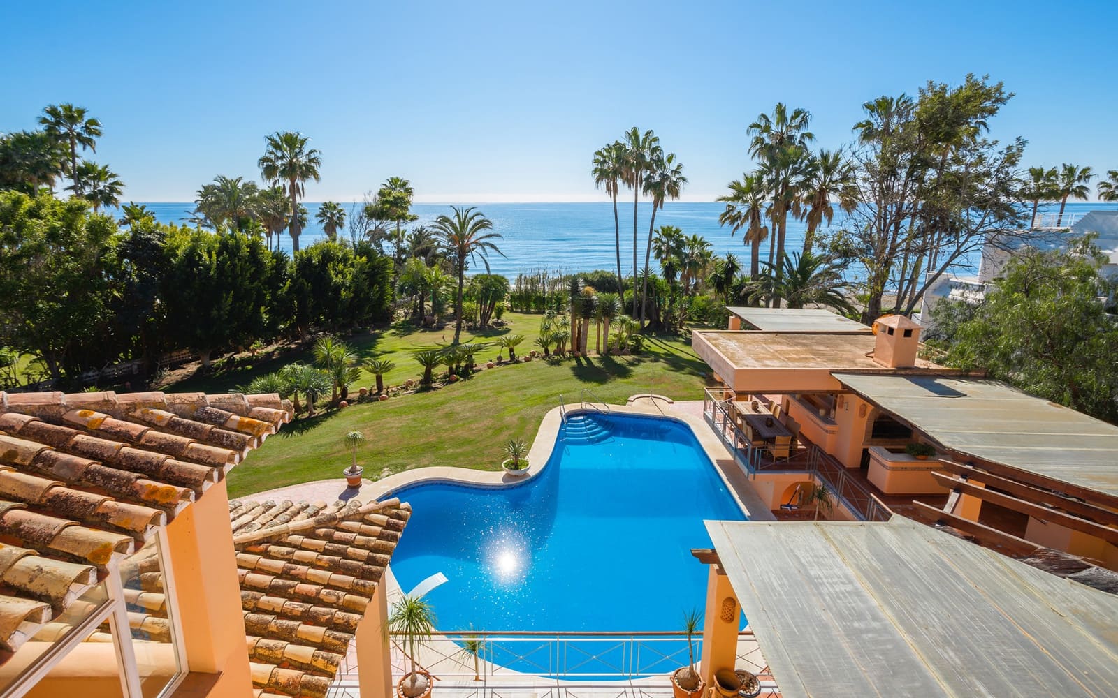 8 bedroom Villa for sale in Estepona with pool - € 6,500,000 (Ref: 9512096)