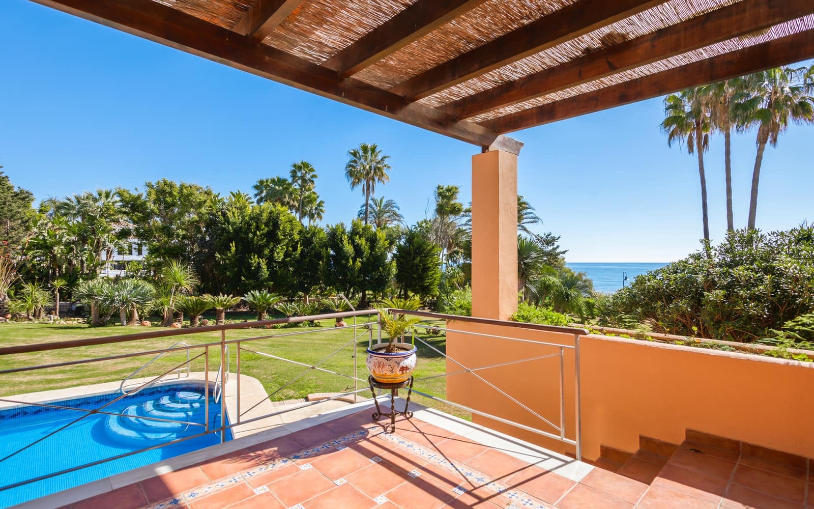 8 bedroom Villa for sale in Estepona with pool - € 6,500,000 (Ref: 9512096)