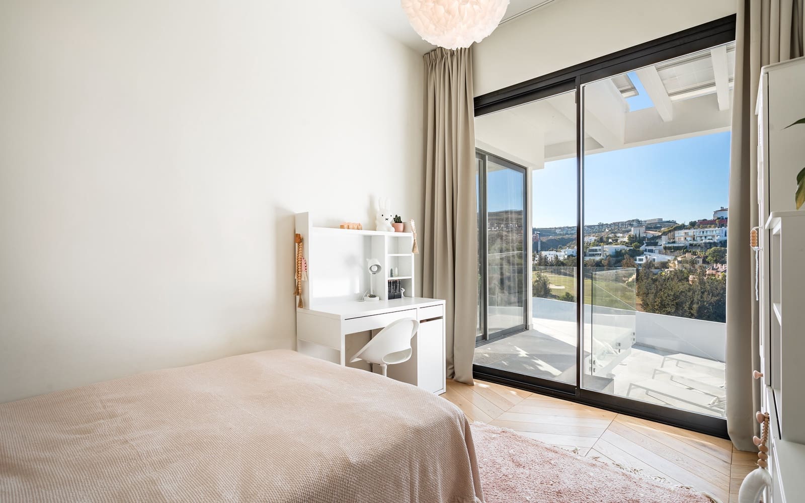 5 Zimmer Villa zu verkaufen in Benahavis mit Pool Garage - 1.299.000 € (Ref: 9533372)