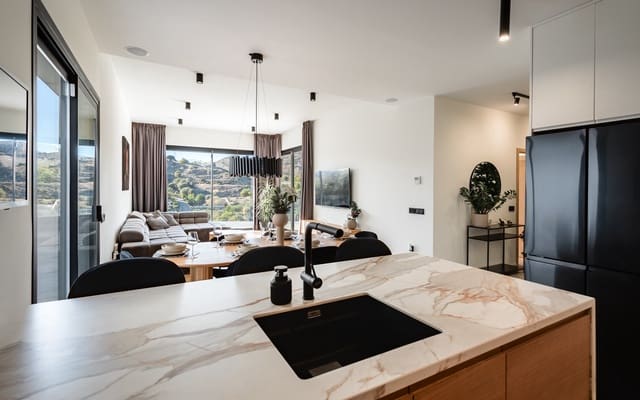 5 bedroom Villa for sale in Benahavís with pool garage - € 1,299,000 (Ref: 9533372)