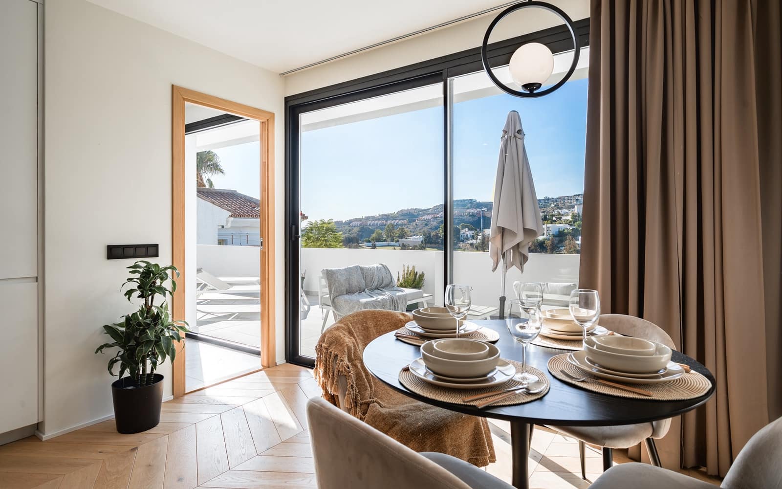 5 Zimmer Villa zu verkaufen in Benahavis mit Pool Garage - 1.299.000 € (Ref: 9533372)