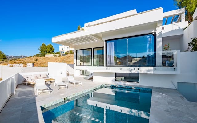 5 bedroom Villa for sale in Benahavís with pool garage - € 1,299,000 (Ref: 9533372)