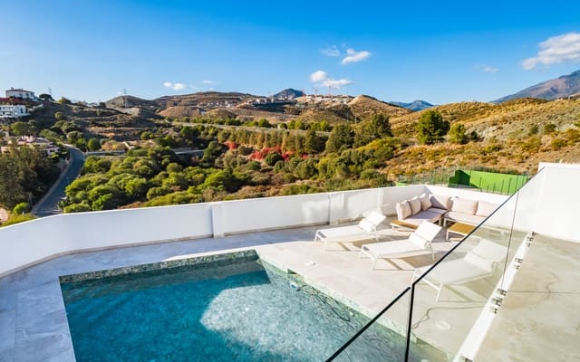 5 bedroom Villa for sale in Benahavís with pool garage - € 1,299,000 (Ref: 9533372)