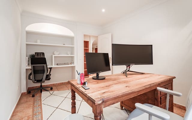 2 soverom Kontor til salgs i San Pedro de Alcantara, Marbella - € 295 000 (Ref: 9535624)