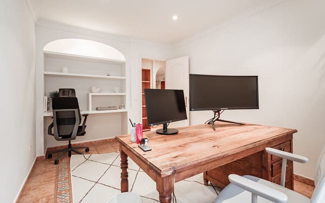 2 soverom Kontor til salgs i San Pedro de Alcantara, Marbella - € 295 000 (Ref: 9535624)