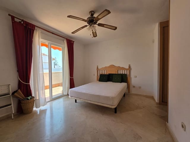 4 quarto Moradia Geminada para venda em Marbella com piscina garagem - 735 000 € (Ref: 9536687)