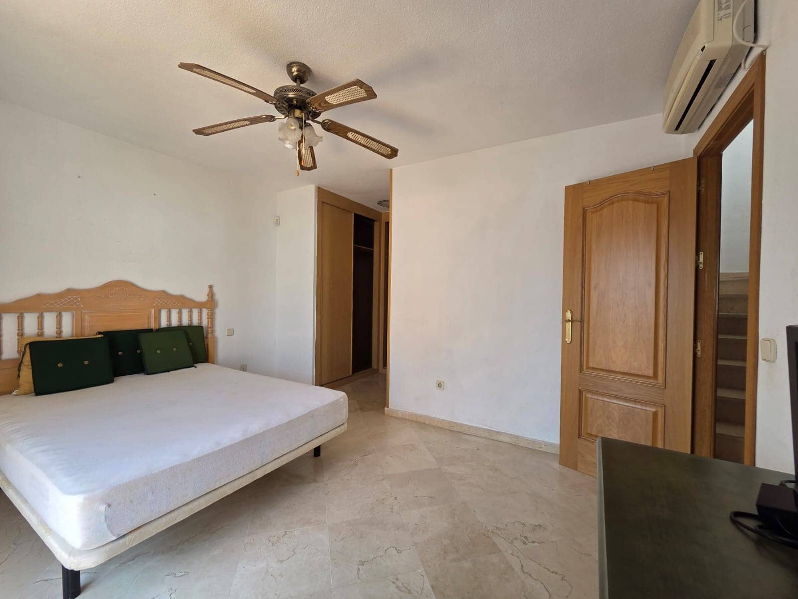 4 quarto Moradia Geminada para venda em Marbella com piscina garagem - 735 000 € (Ref: 9536687)