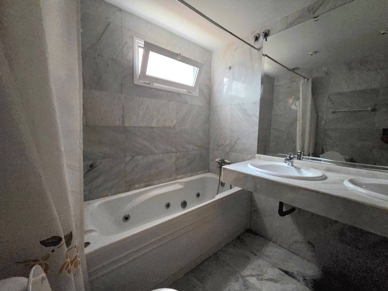 4 quarto Moradia Geminada para venda em Marbella com piscina garagem - 735 000 € (Ref: 9536687)