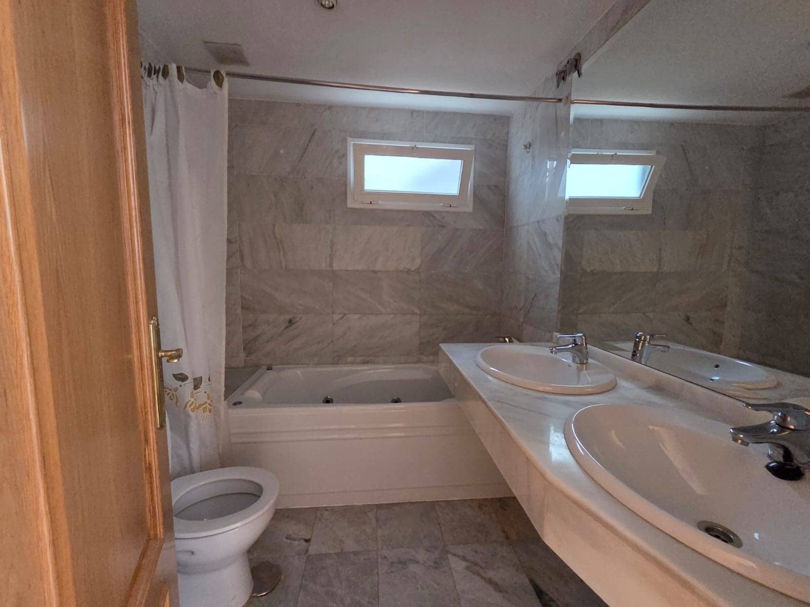 4 quarto Moradia Geminada para venda em Marbella com piscina garagem - 735 000 € (Ref: 9536687)