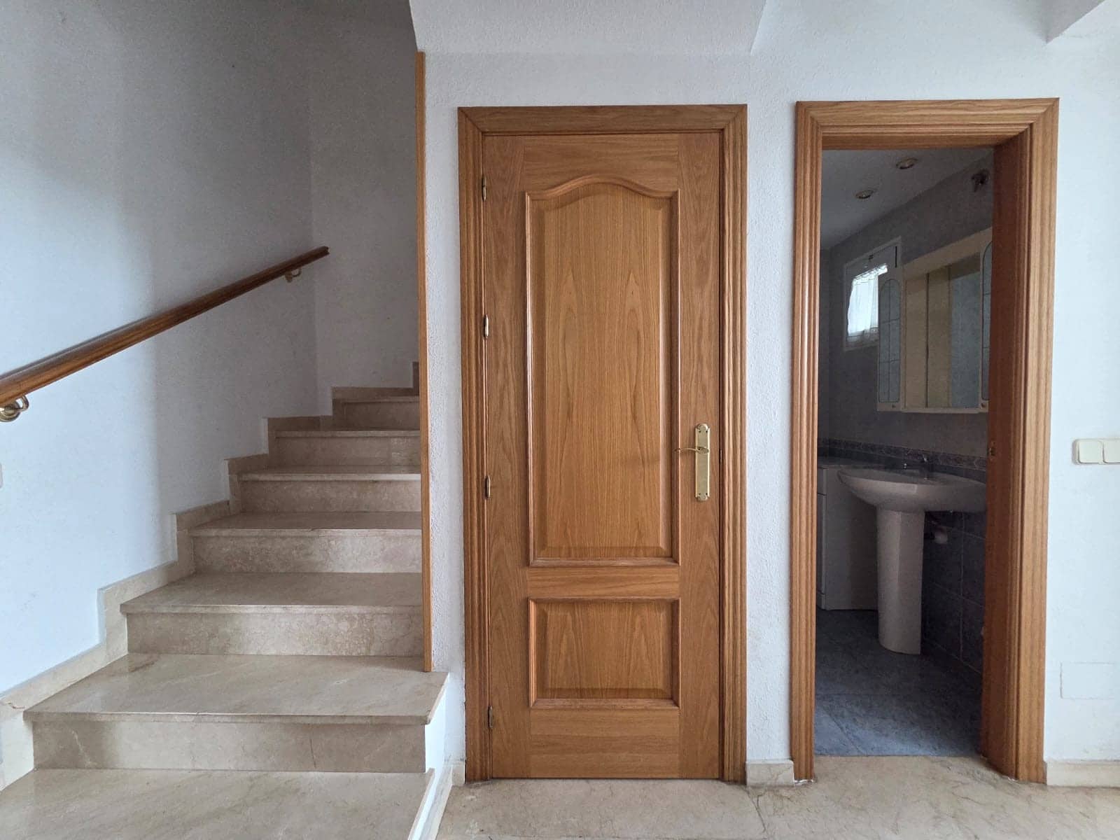 4 quarto Moradia Geminada para venda em Marbella com piscina garagem - 735 000 € (Ref: 9536687)