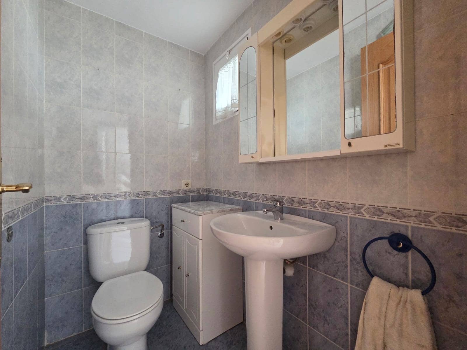 4 quarto Moradia Geminada para venda em Marbella com piscina garagem - 735 000 € (Ref: 9536687)