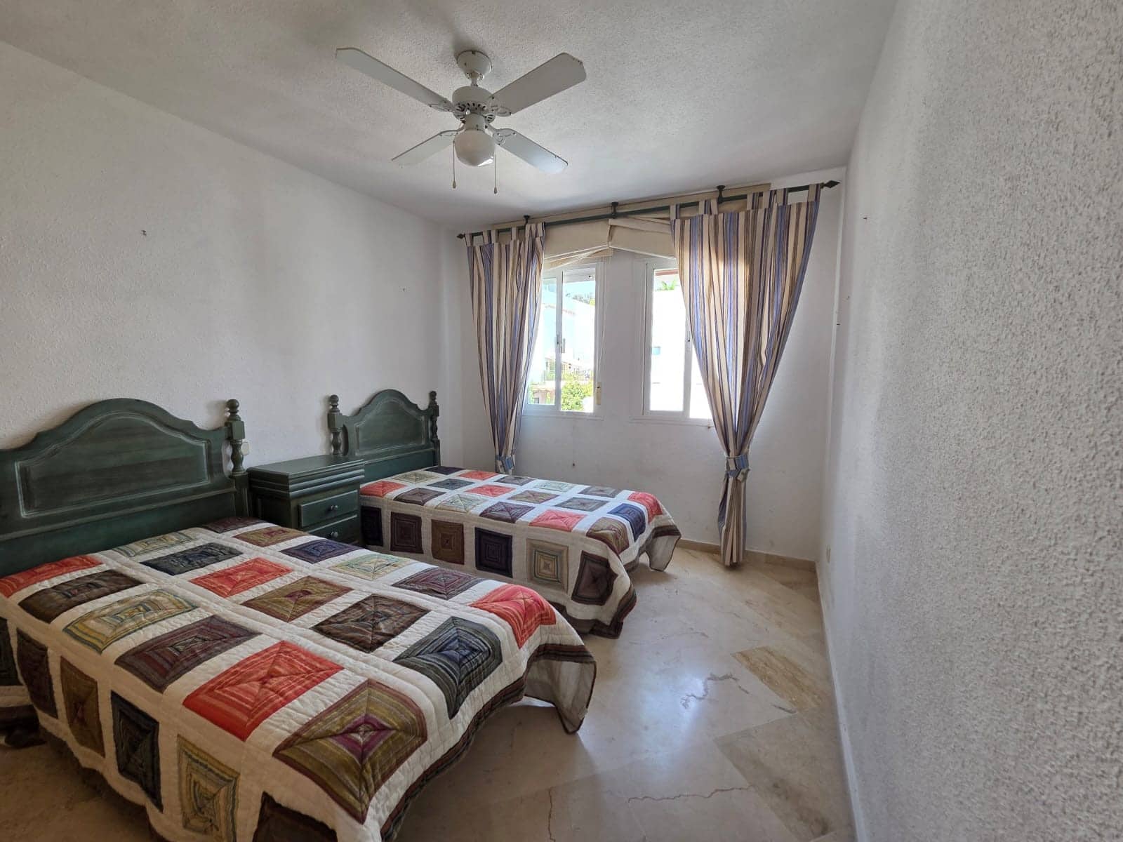 4 quarto Moradia Geminada para venda em Marbella com piscina garagem - 735 000 € (Ref: 9536687)