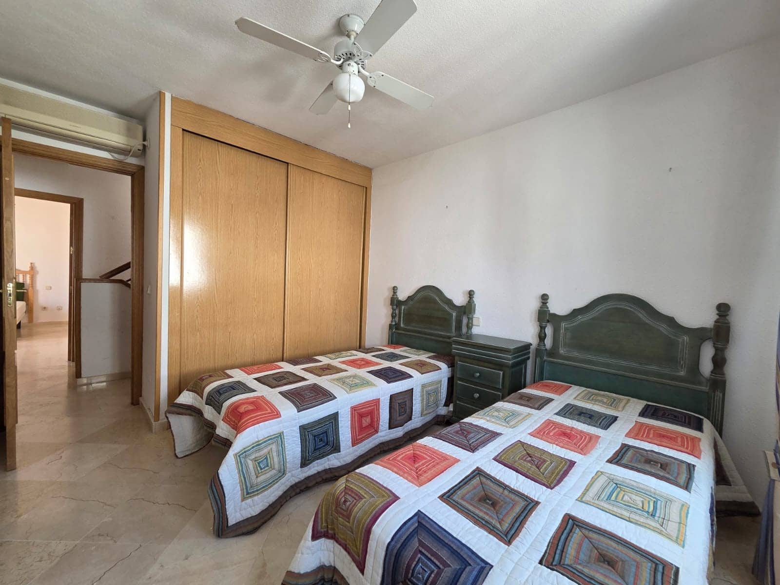 4 quarto Moradia Geminada para venda em Marbella com piscina garagem - 735 000 € (Ref: 9536687)