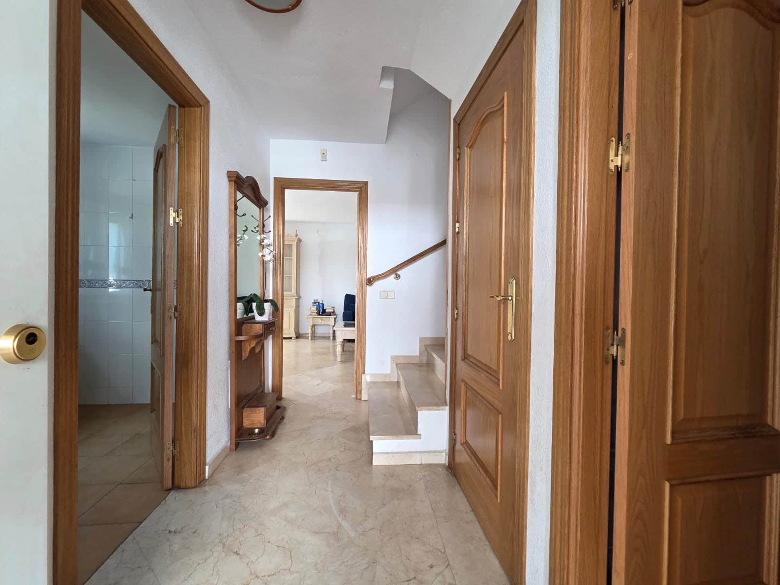 4 quarto Moradia Geminada para venda em Marbella com piscina garagem - 735 000 € (Ref: 9536687)