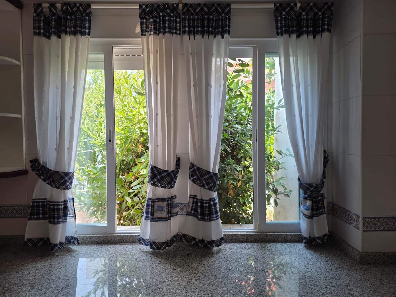 4 quarto Moradia Geminada para venda em Marbella com piscina garagem - 735 000 € (Ref: 9536687)
