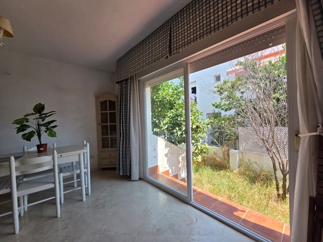 4 quarto Moradia Geminada para venda em Marbella com piscina garagem - 735 000 € (Ref: 9536687)