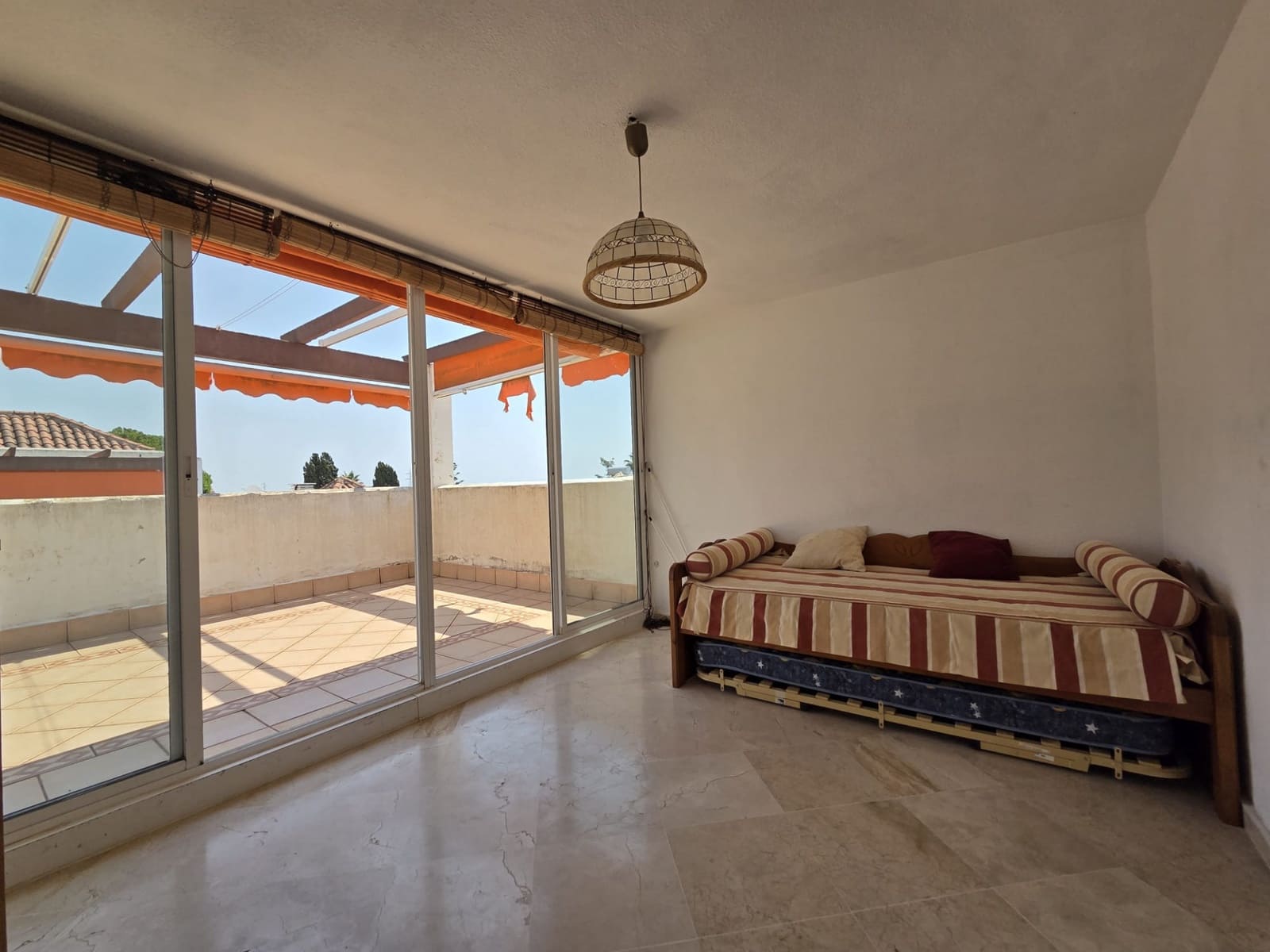 4 quarto Moradia Geminada para venda em Marbella com piscina garagem - 735 000 € (Ref: 9536687)