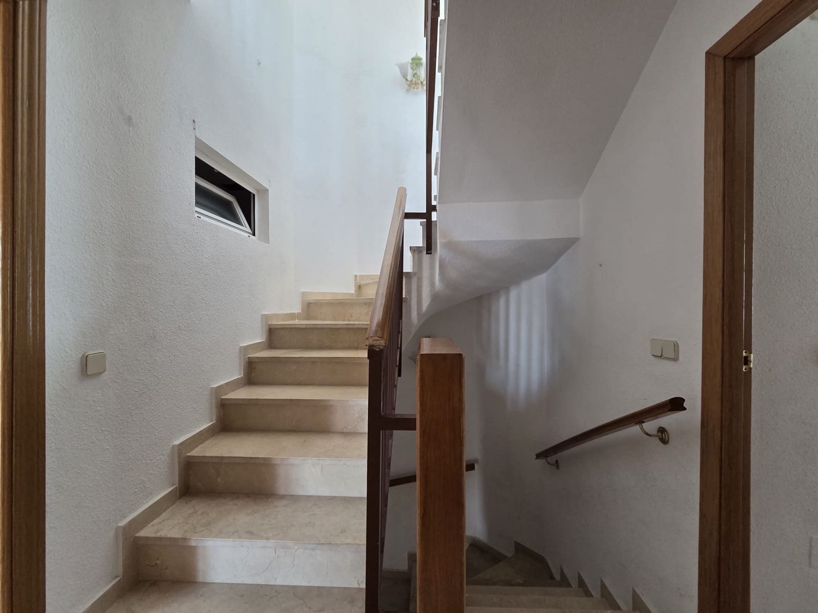 4 quarto Moradia Geminada para venda em Marbella com piscina garagem - 735 000 € (Ref: 9536687)