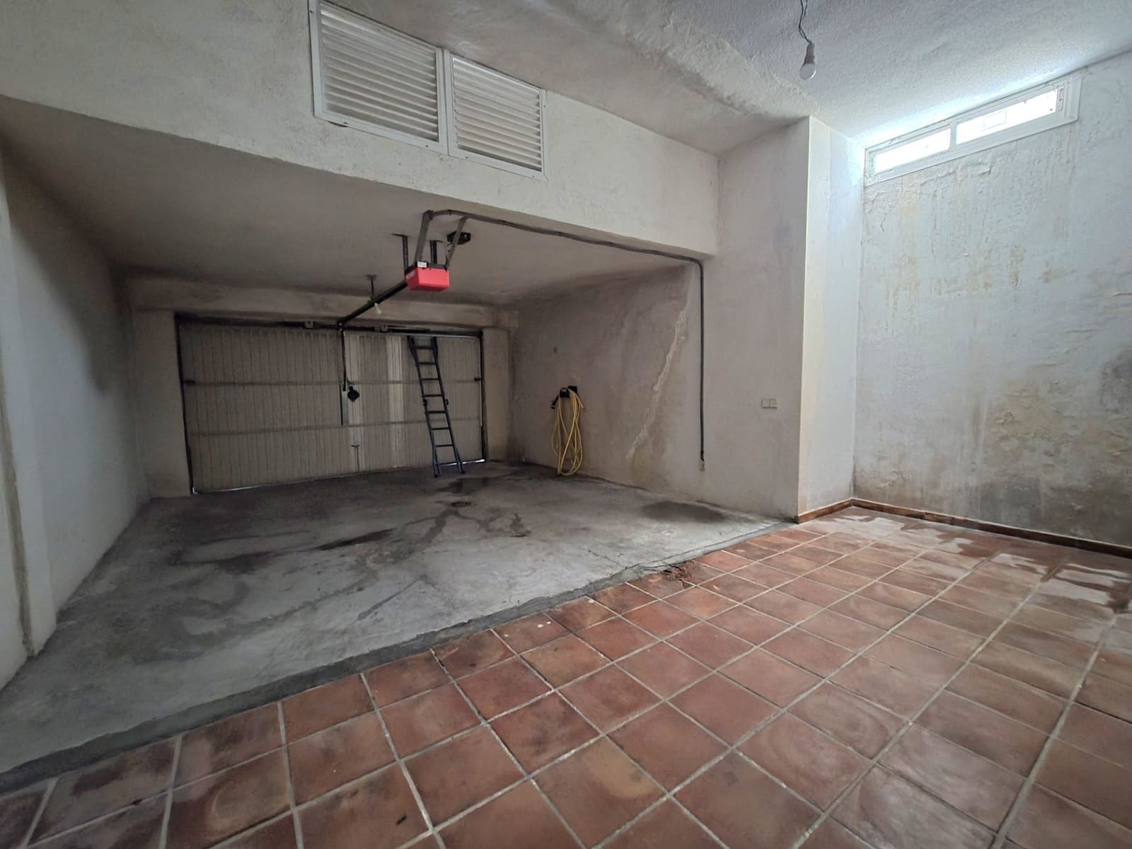 4 quarto Moradia Geminada para venda em Marbella com piscina garagem - 735 000 € (Ref: 9536687)