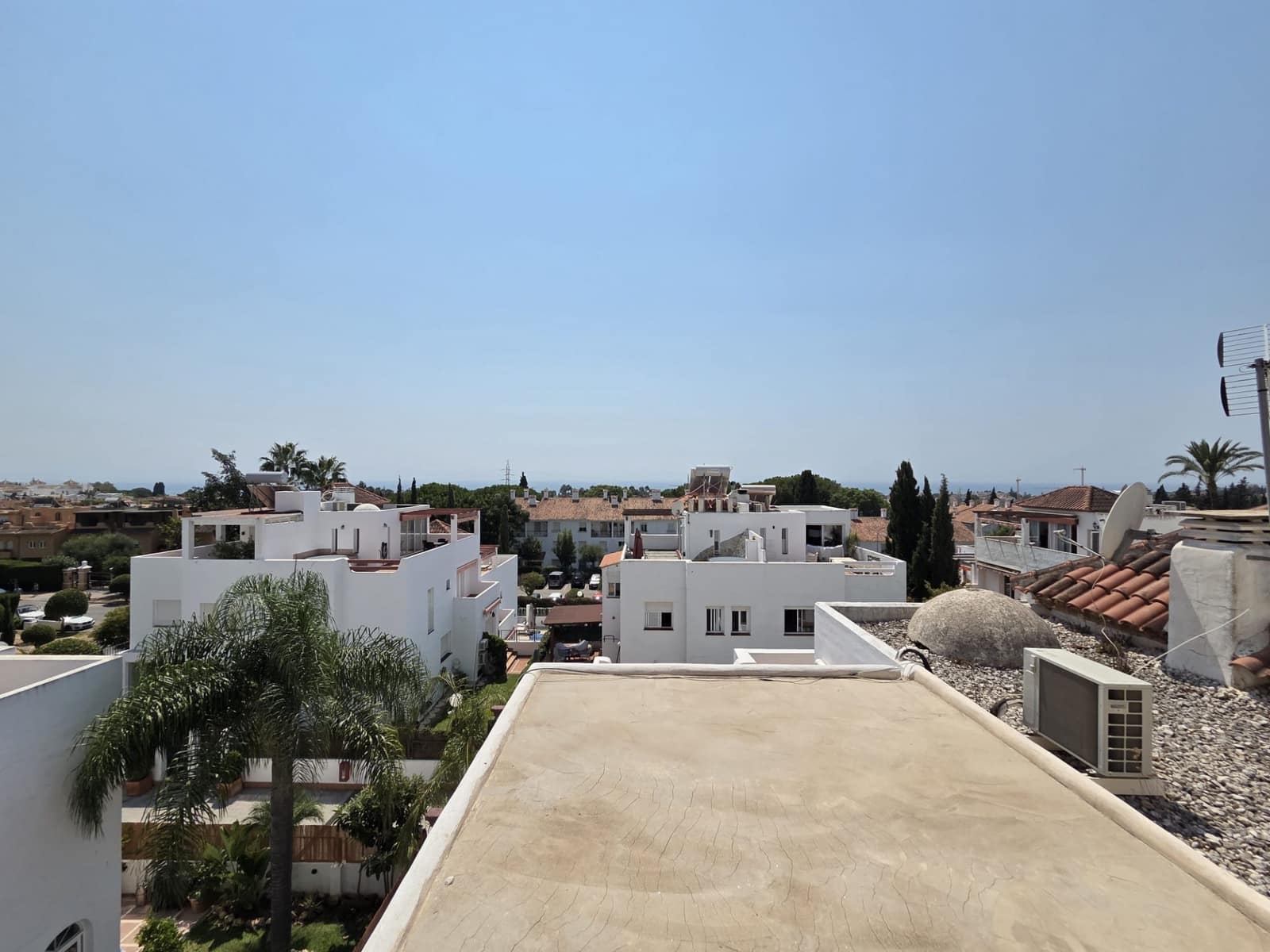 4 quarto Moradia Geminada para venda em Marbella com piscina garagem - 735 000 € (Ref: 9536687)