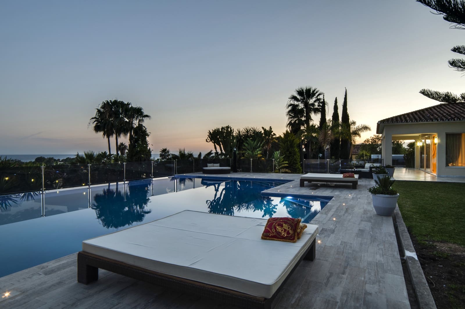 8 soverom Villa til salgs i Marbella med svømmebasseng garasje - € 4 500 000 (Ref: 9543154)