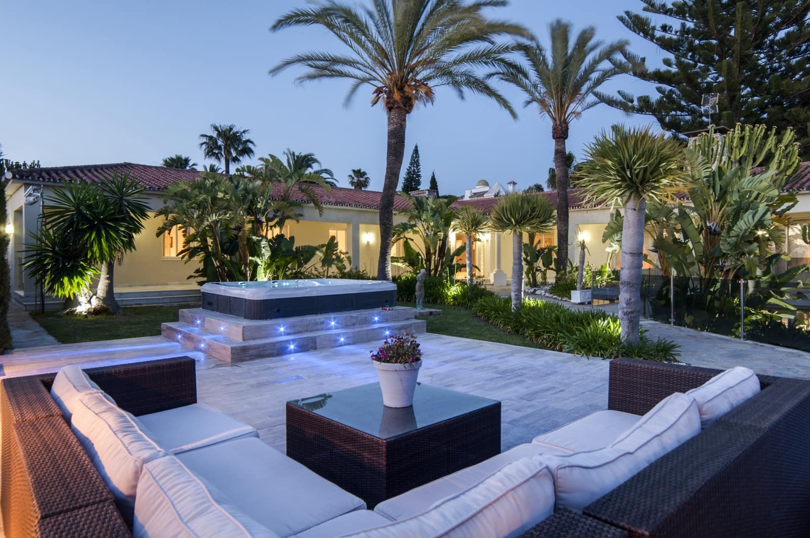 8 soverom Villa til salgs i Marbella med svømmebasseng garasje - € 4 500 000 (Ref: 9543154)