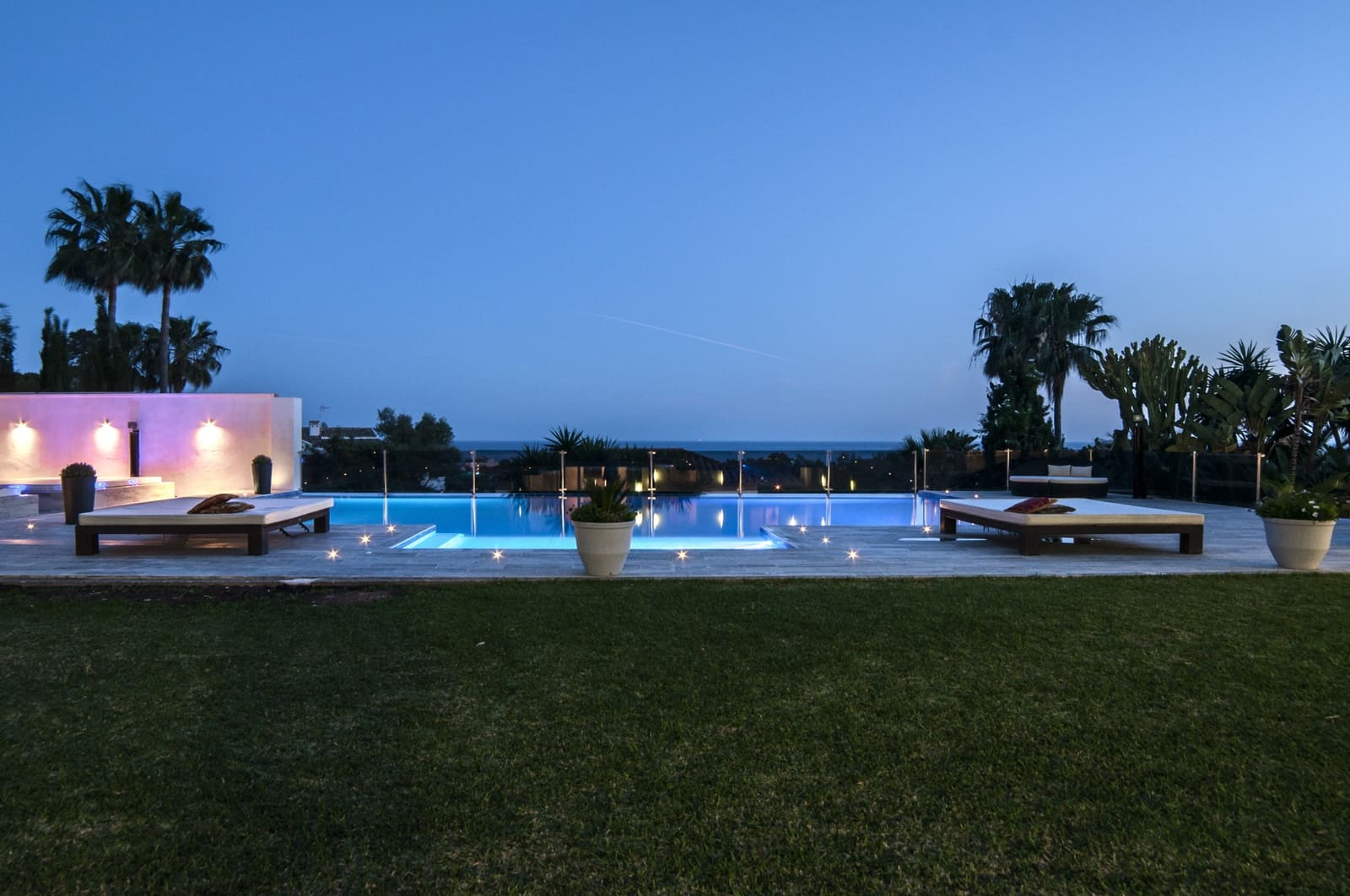 8 soverom Villa til salgs i Marbella med svømmebasseng garasje - € 4 500 000 (Ref: 9543154)