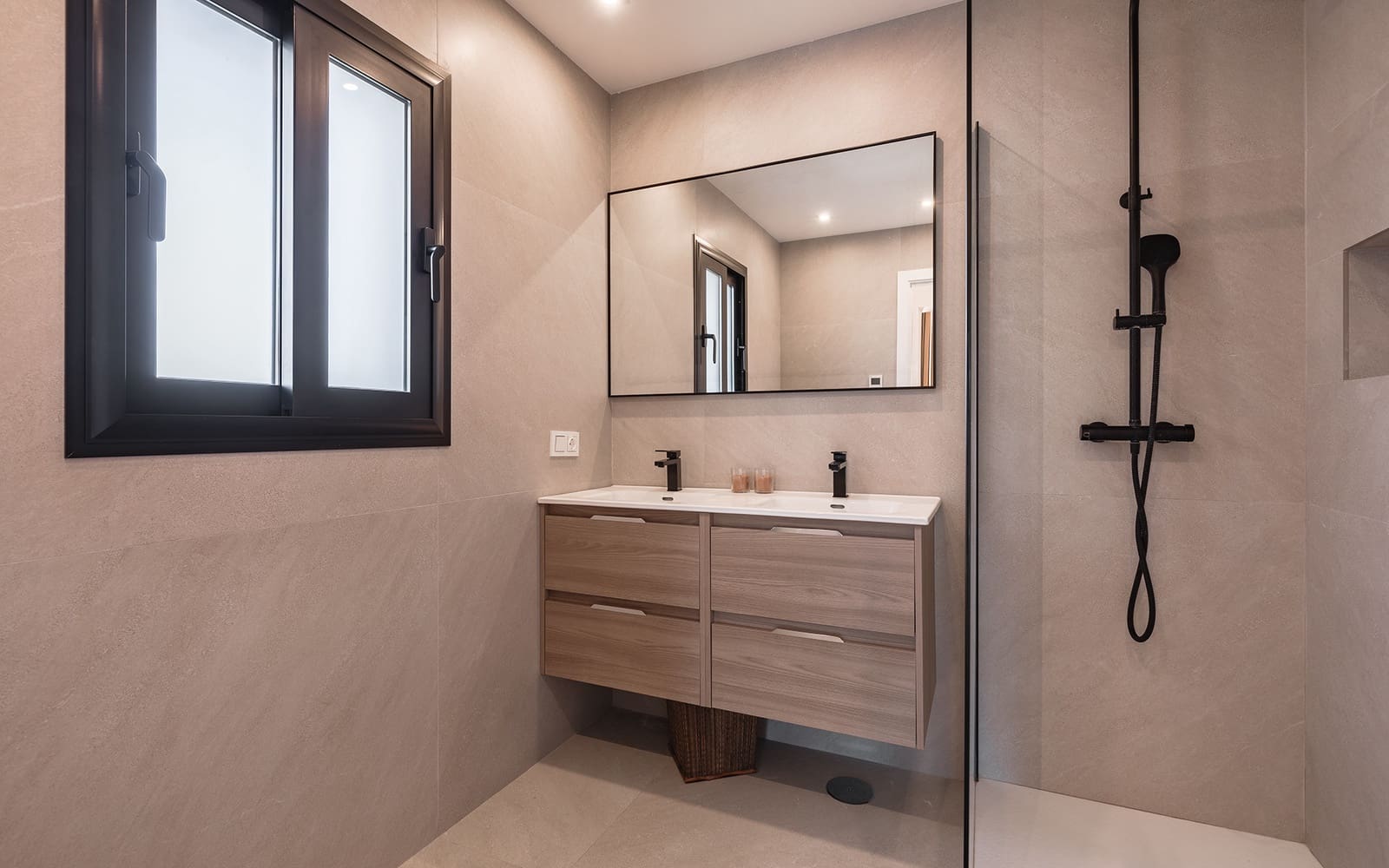 4 quarto Moradia para venda em Guadalmina com piscina garagem - 2 595 000 € (Ref: 9543155)