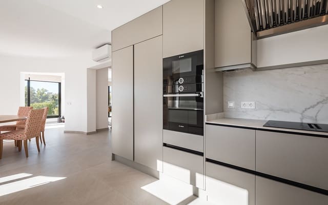 4 quarto Moradia para venda em Guadalmina Alta, Marbella com piscina garagem - 2 395 000 € (Ref: 9543155)