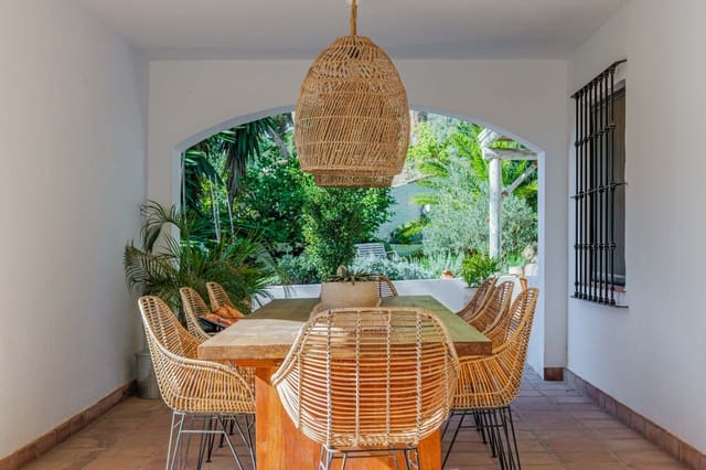 4 slaapkamer Villa te koop in Málaga stad met zwembad garage - € 1.620.000 (Ref: 9543157)