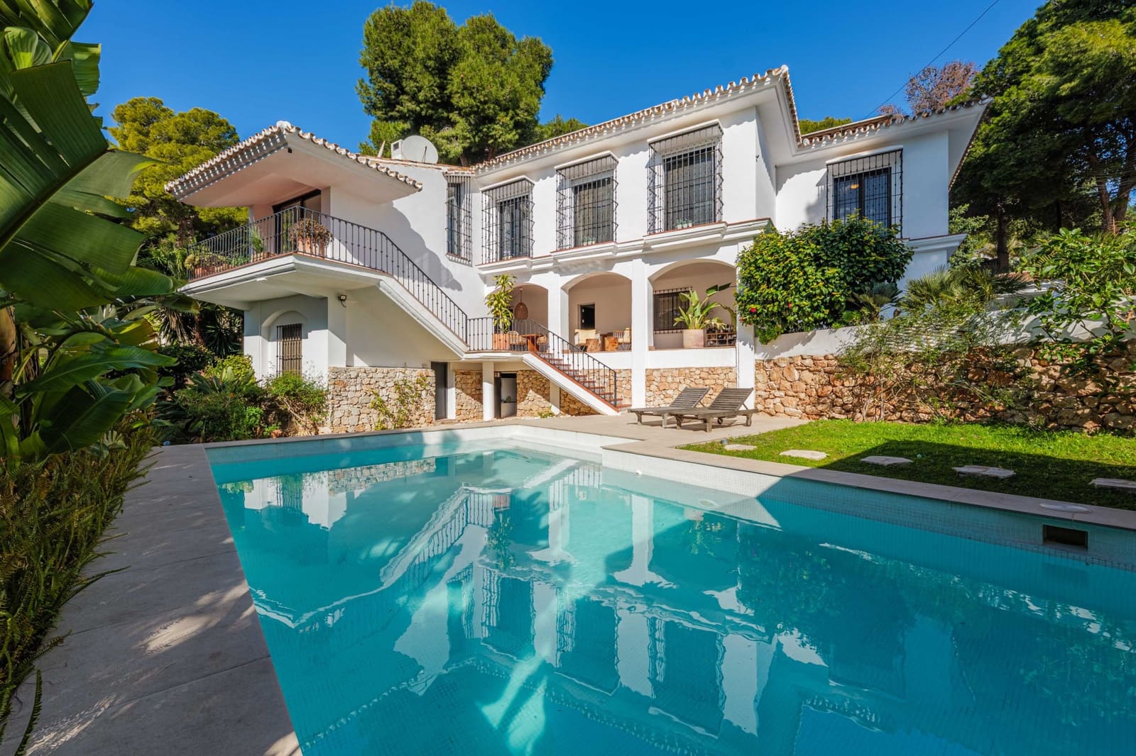 4 slaapkamer Villa te koop in Malaga stad met zwembad garage - € 1.620.000 (Ref: 9543157)
