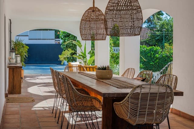 4 slaapkamer Villa te koop in Málaga stad met zwembad garage - € 1.620.000 (Ref: 9543157)