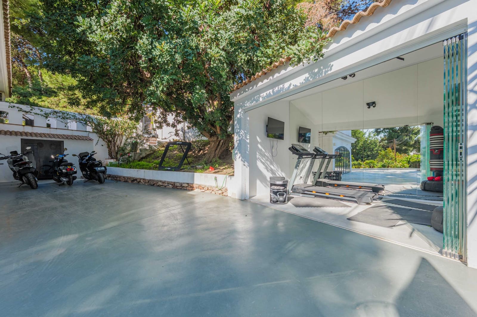 4 slaapkamer Villa te koop in Malaga stad met zwembad garage - € 1.620.000 (Ref: 9543157)