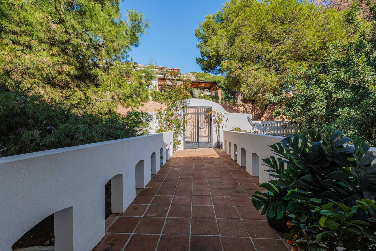 4 slaapkamer Villa te koop in Malaga stad met zwembad garage - € 1.620.000 (Ref: 9543157)