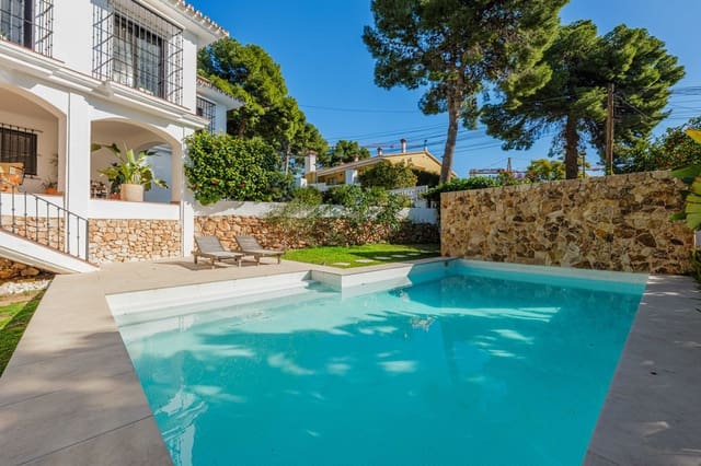 4 soverom Villa til salgs i Málaga by med svømmebasseng garasje - € 1 520 000 (Ref: 9543157)