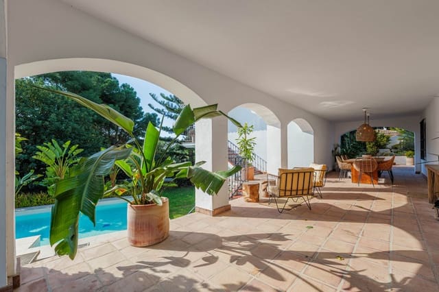 4 soverom Villa til salgs i Málaga by med svømmebasseng garasje - € 1 520 000 (Ref: 9543157)