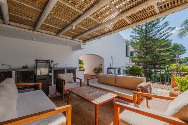 4 soverom Villa til salgs i Málaga by med svømmebasseng garasje - € 1 520 000 (Ref: 9543157)