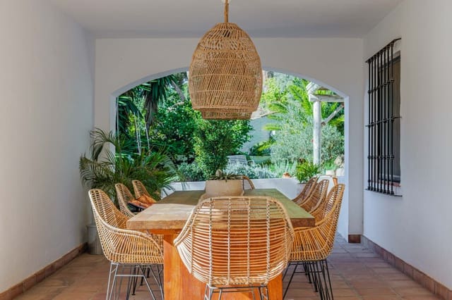4 soverom Villa til salgs i Málaga by med svømmebasseng garasje - € 1 520 000 (Ref: 9543157)