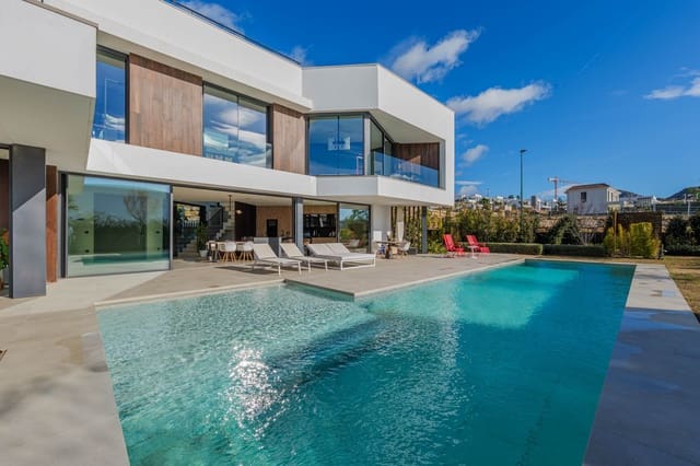3 soverom Villa til salgs i Málaga by med svømmebasseng garasje - € 3 000 000 (Ref: 9557767)