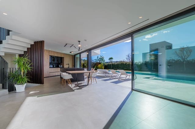 3 soverom Villa til salgs i Málaga by med svømmebasseng garasje - € 3 000 000 (Ref: 9557767)