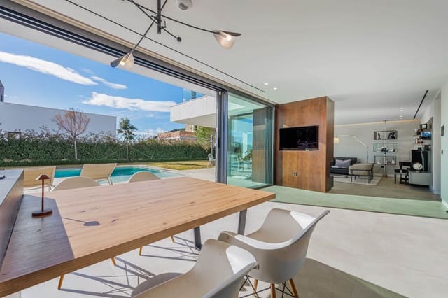 3 soverom Villa til salgs i Málaga by med svømmebasseng garasje - € 3 000 000 (Ref: 9557767)