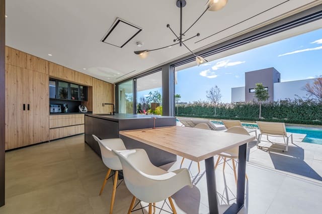 3 soverom Villa til salgs i Málaga by med svømmebasseng garasje - € 3 000 000 (Ref: 9557767)